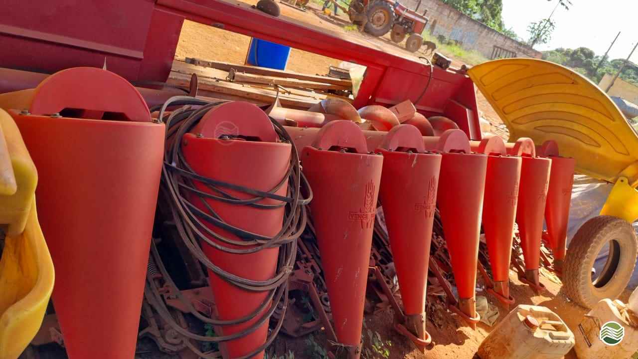 PLATAFORMA COLHEITADEIRA VENCE TUDO BOCUDA 4120 Marcão Tratores UBERABA MINAS GERAIS MG